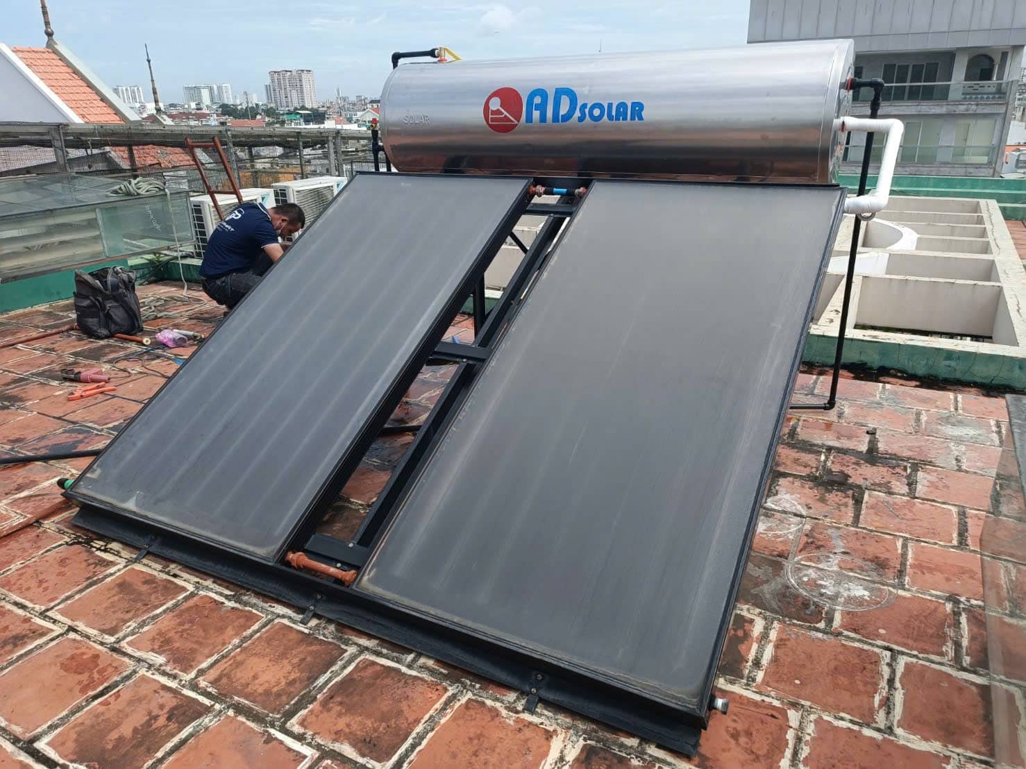 lắp đặt máy nước nóng nlmt trung tâm giá rẻ